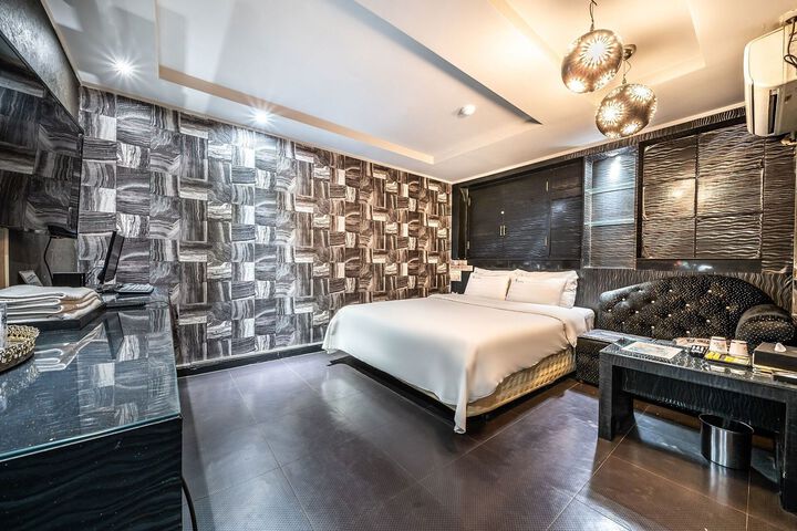 Room 65 of 92