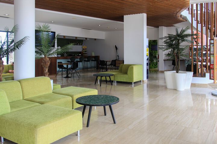 Entrance & Lobby