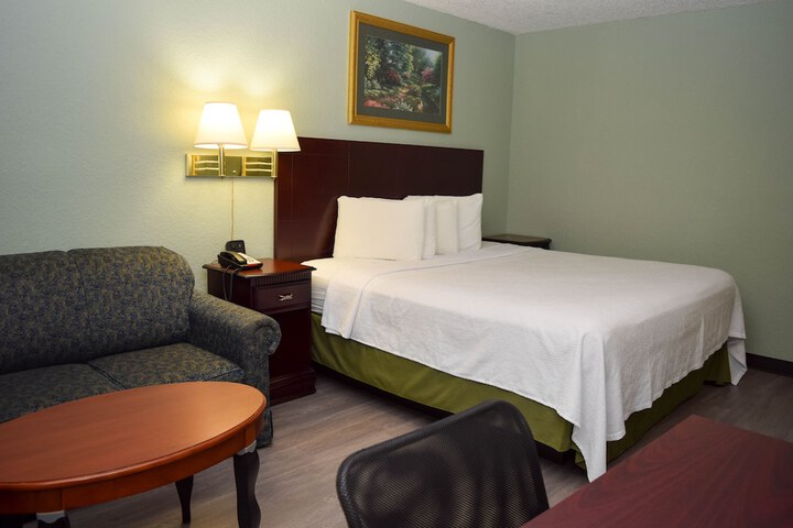 1 King Bed (2 of 5)
