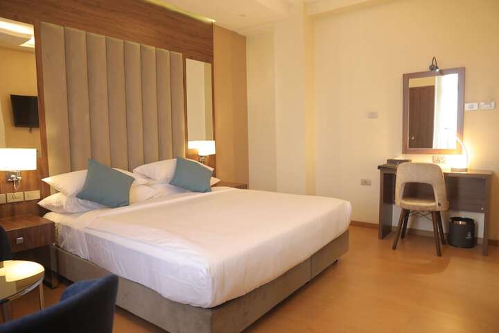 Room 4 of 18