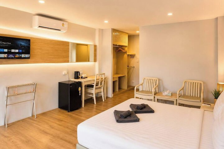 Room 32 of 51