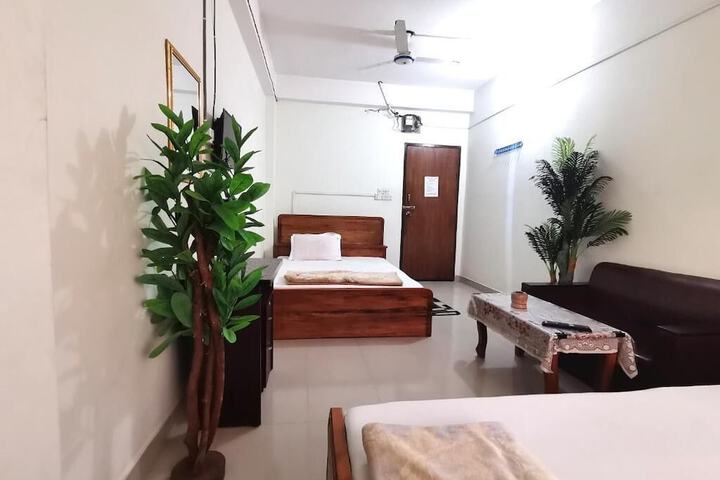 Room 7 of 14