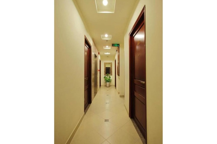 Ballroom/Hall 25 of 28