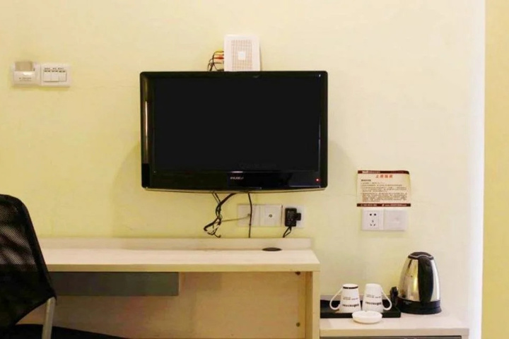 Room 3 of 8