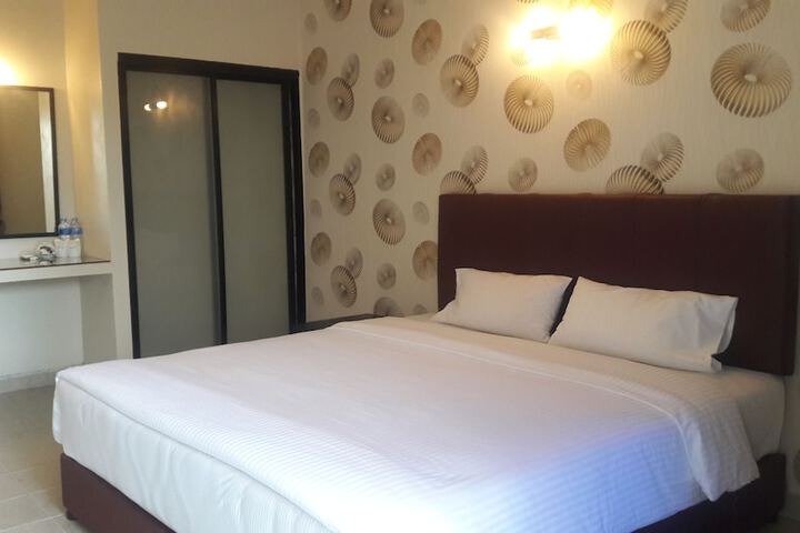 Room 11 of 42