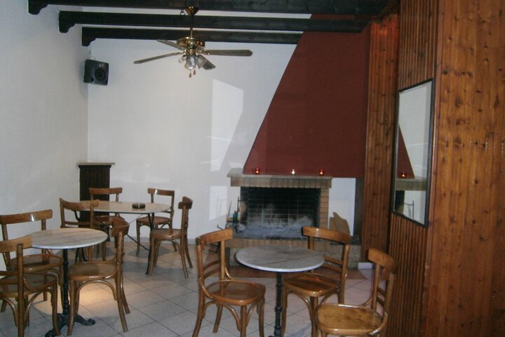 Lounge 92 of 103