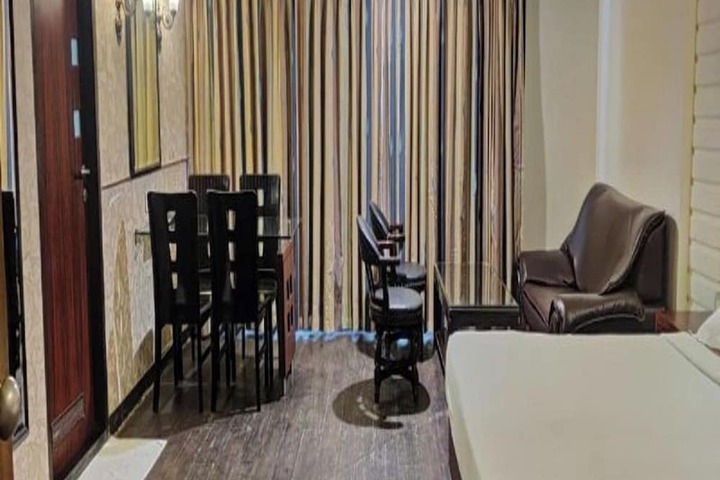 Room 4 of 38