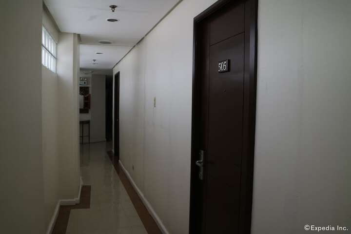 Ballroom/Hall 70 of 77