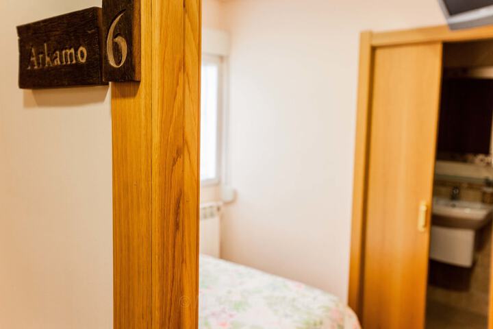 Room 8 of 85
