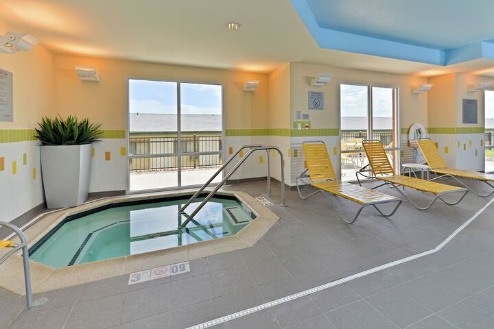 Indoor spa tub