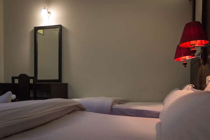 Room 6 of 63