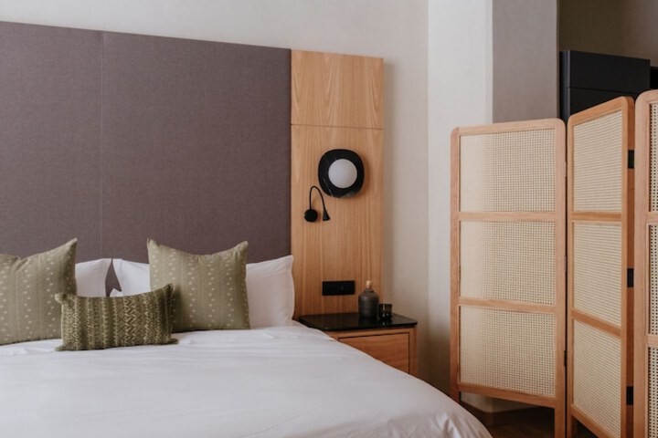 Room 10 of 98