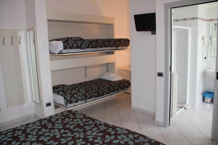 Room 15 of 37