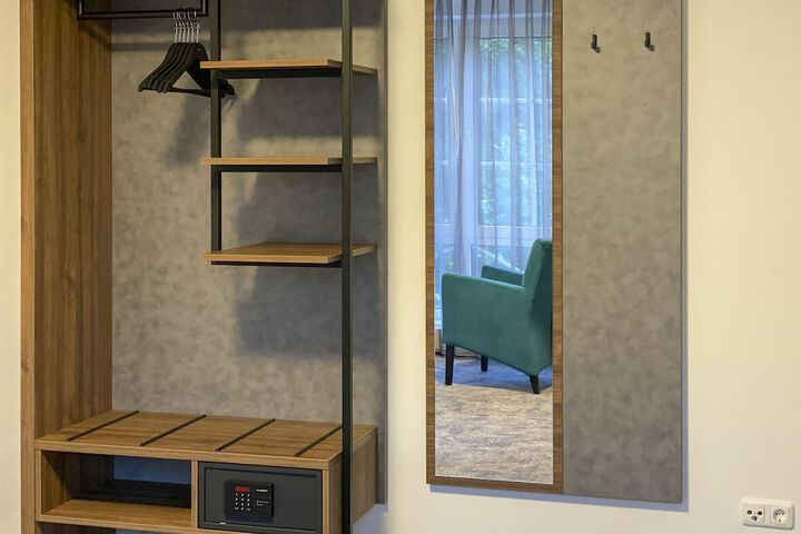 Room 8 of 35