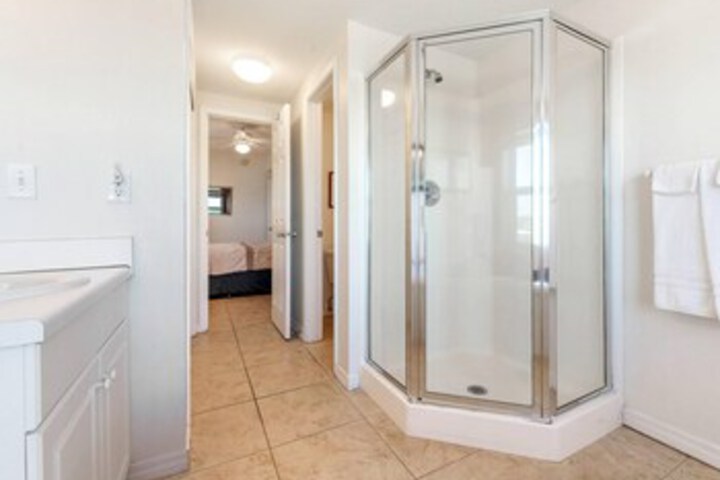 Room 180 of 200