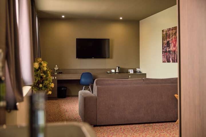 Room 35 of 96