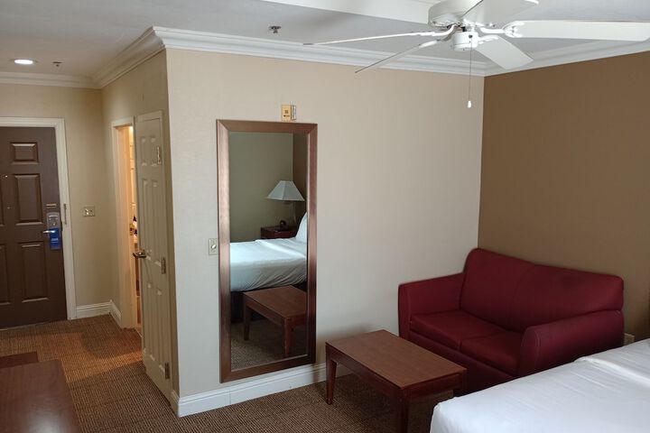 Basic Room 1 Queen Bed (12 of 22)