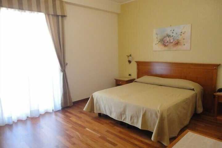 Room 9 of 121