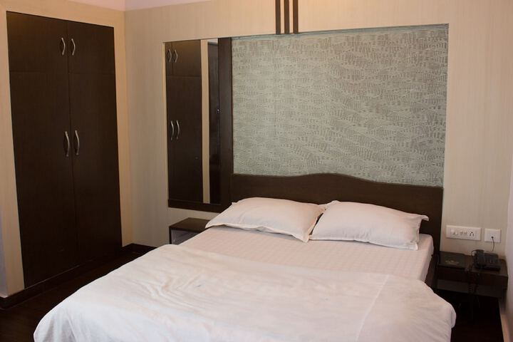 Room 6 of 17