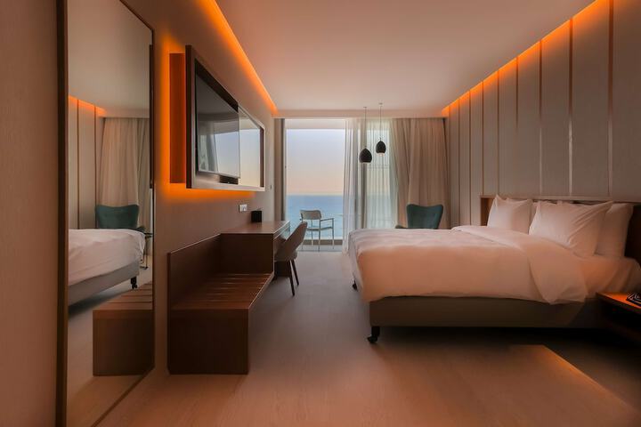 Room 17 of 92