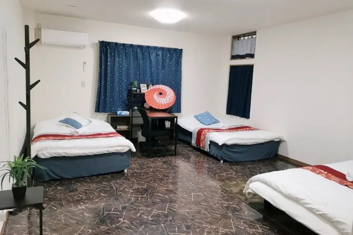 Room 4 of 19