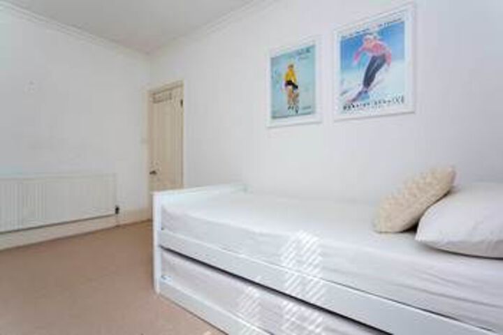 Room 11 of 25