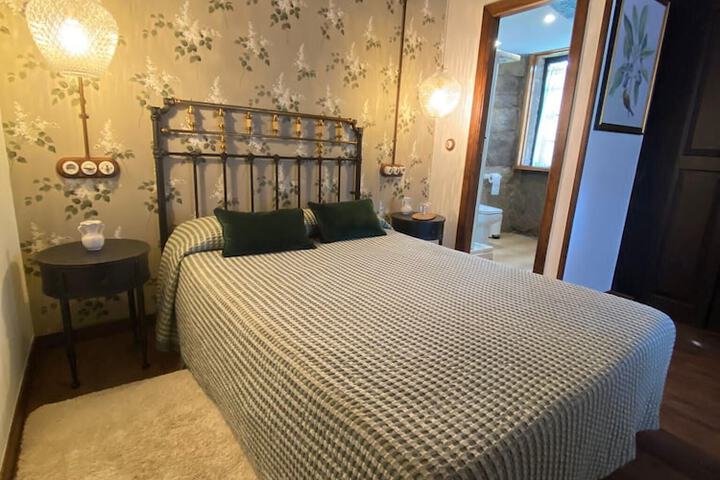 Room 9 of 37