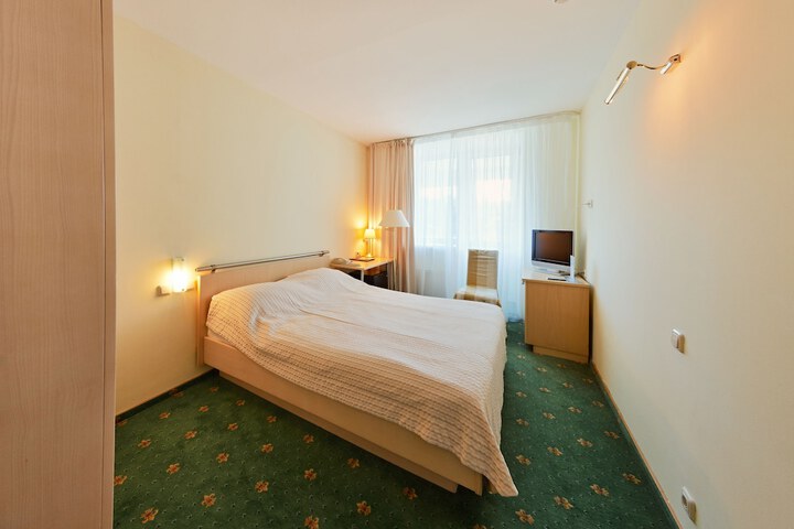 Room 5 of 30