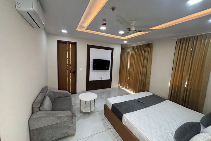 Room 28 of 47