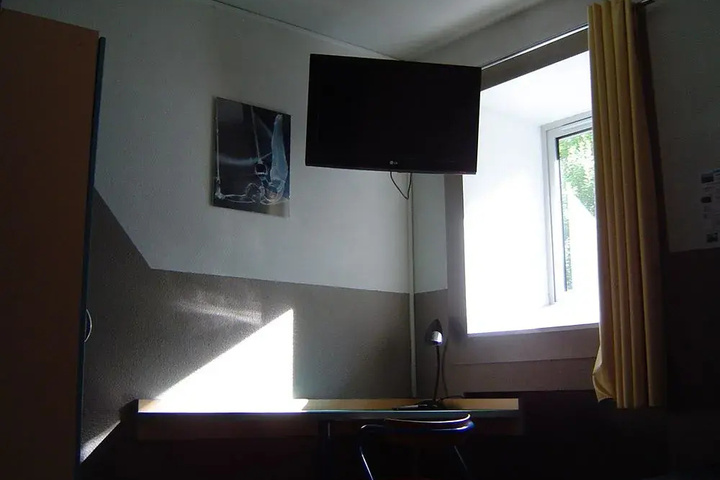 Room 8 of 15
