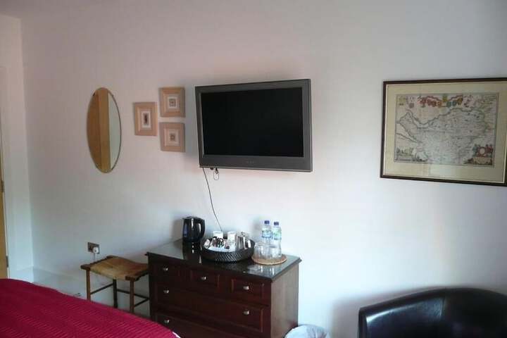 Room 10 of 28
