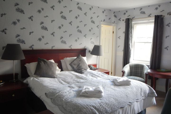 Room 3 of 8