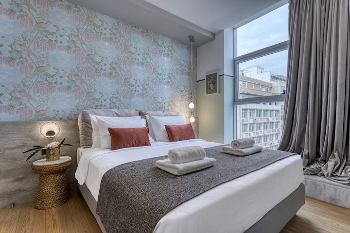 Room 85 of 221