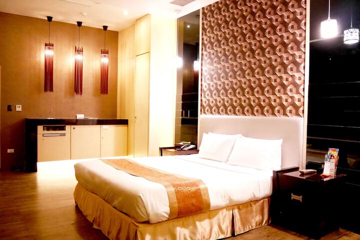 Room 6 of 81