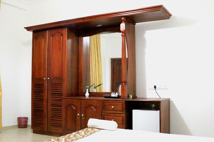 Room 7 of 9