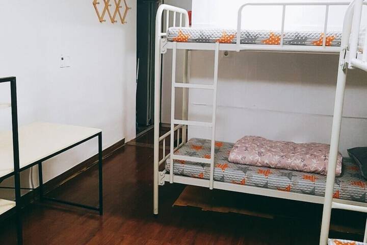 Room 5 of 13