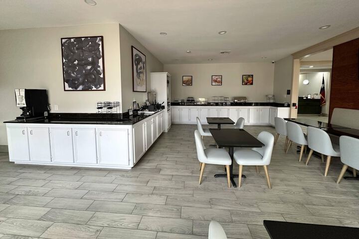 Breakfast/Coffee Service 31 of 40