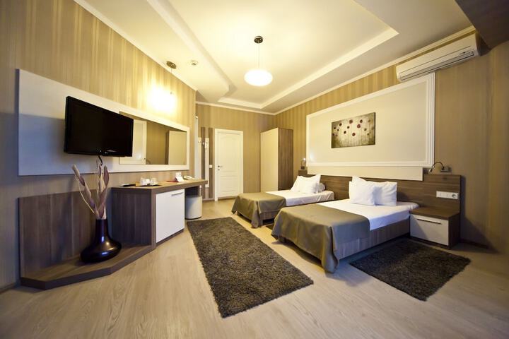 Room 8 of 44