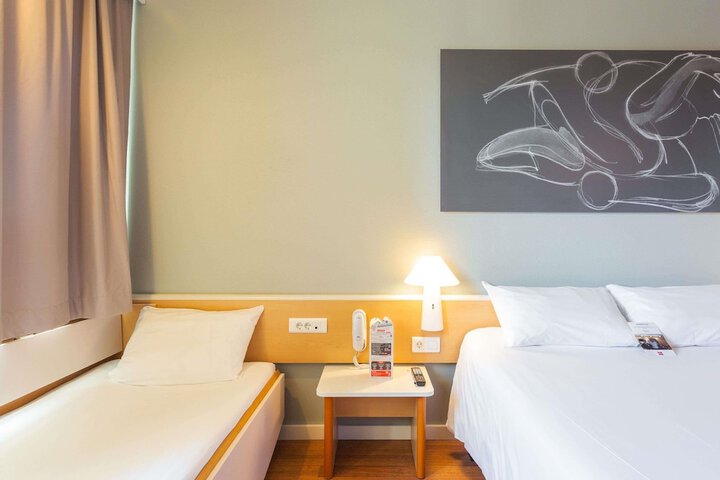 Room 13 of 80