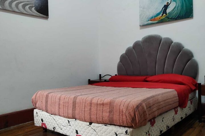 Room 2 of 33