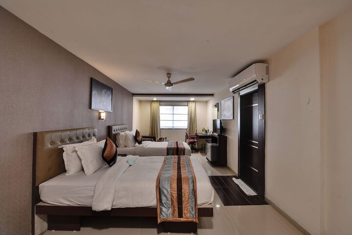 Room 10 of 25