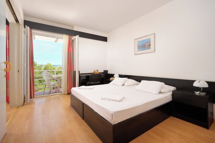 Room 13 of 67