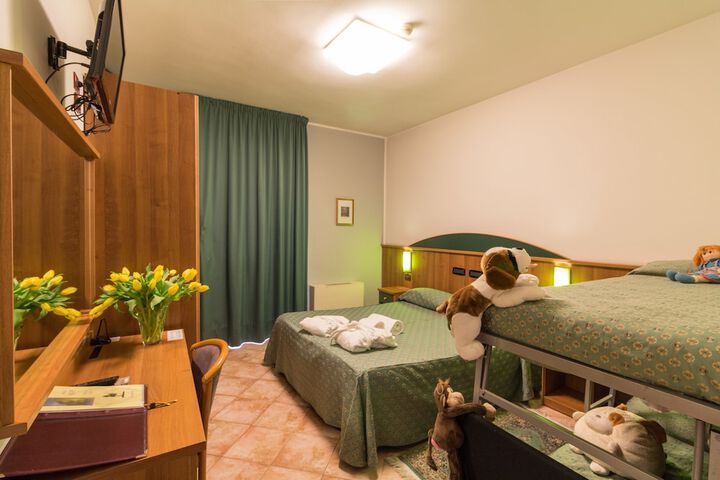 Room 9 of 39