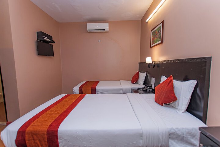 Room 13 of 40