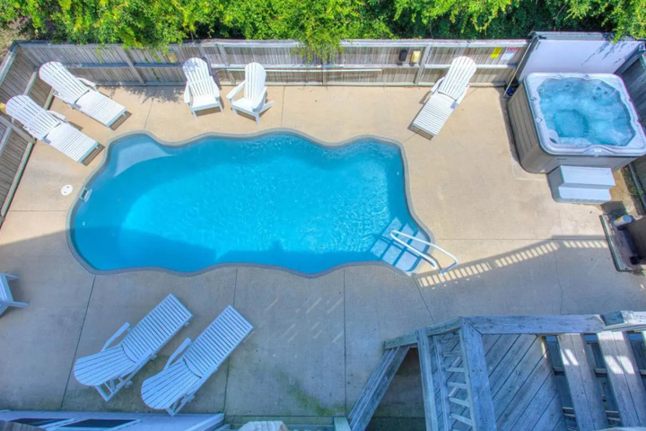 Pool 13 of 26