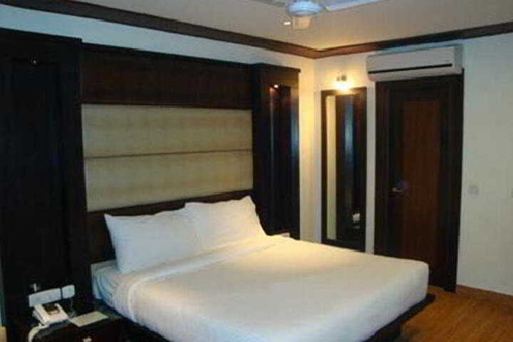 Room 8 of 8