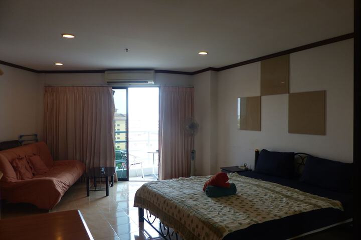 Room 6 of 30