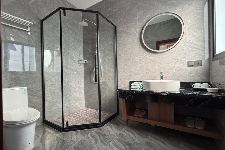Room 53 of 80