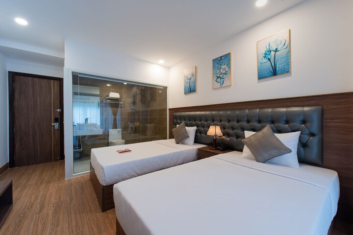Room 10 of 28