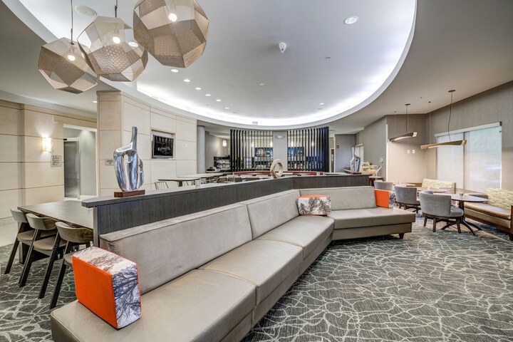 Lobby lounge